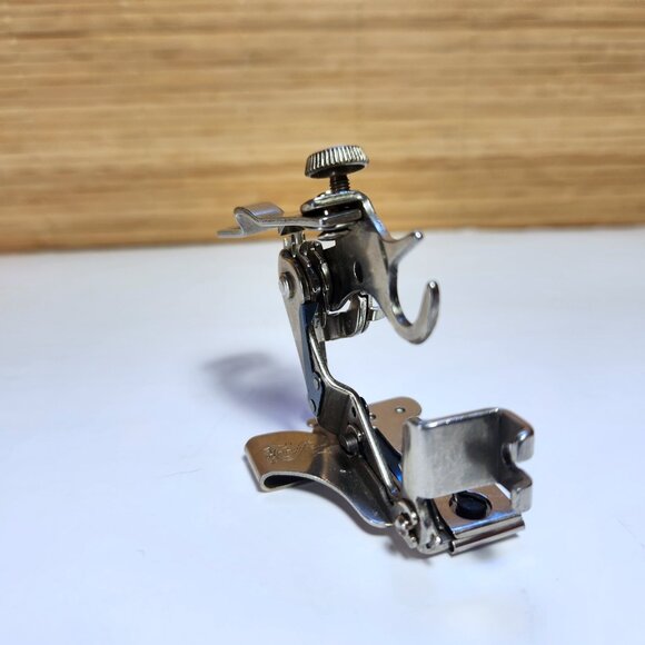 Singer Ruffler Foot Attachment 1261 For Singer Sewing Machine - Picture 4 of 7